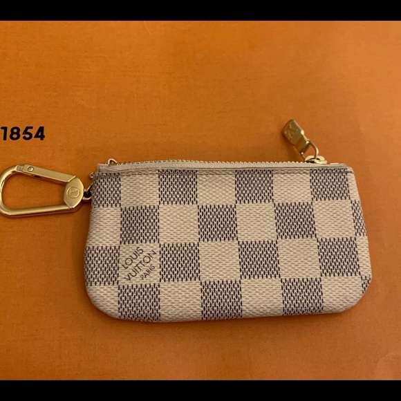 Louis Vuitton White Azur keychain pouch
Authentic - Picture 3 of 14